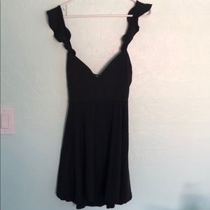 Lulu’s black dress